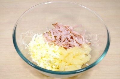 Салат с ветчиной и ананасами, пошаговый рецепт на ккал, фото, ингредиенты - olga_bad