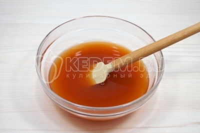 Хорошо перемешать заливку.