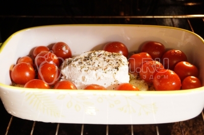 Запекать в разогретой до 180 градусов Цельсия духовке 25 минут.