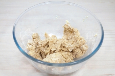 Замесить тесто для ватрушки.