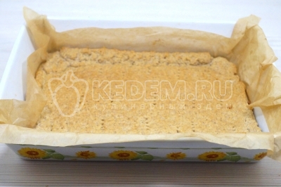 Вынуть основу из духовки и отсудить.