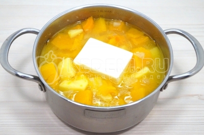 Добавить 90 грамм плавленого сыра (1 сырок). Готовить 10-12 минут.