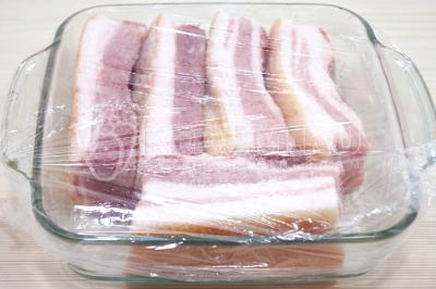 Накрыть пищевой пленкой и убрать в холодильник на 3 суток.