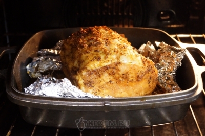 Готовить в духовке при 170 градусов Цельсия 1, 5-2 часа. Раскрыть фольгу и запечь на верхнем уровне духовки для румяной корочки 7-10 минут при 200 градусов Цельсия.