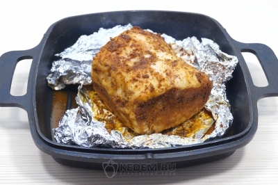 Вынуть буженину из духовки и остудить.