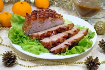 Новогоднее мясо в маринаде &laquo;Тропическая вечеринка&raquo; готово. Можно подавать к праздничному столу.