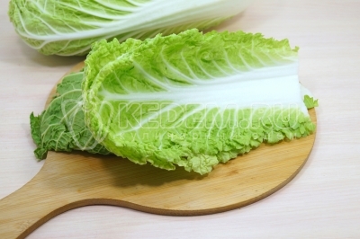 150 грамм пекинской капусты нашиковать.