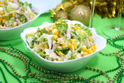 Новогодний салат с кальмарами &laquo;Сказочный берег&raquo; готов. Можно подавать к новогоднему столу.