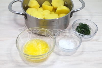 В микроволновке или сотейнике растопить 100 грамм сливочного масла. Зелень укропа мелко нашинковать.