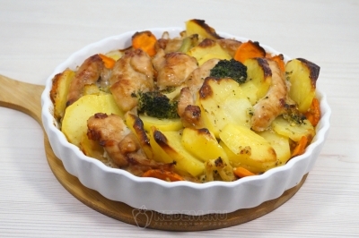 Вынуть блюдо из духовки.