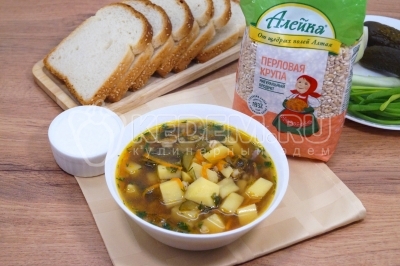 Рассольник с грибами и перловкой по-сибирски готов. Разлить по тарелкам и подавать к столу.