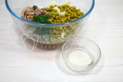 Заправить ароматным натуральным подсолнечным маслом и посолить по вкусу.