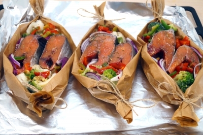 Выложить лодочки на противень.