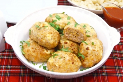 Котлеты с тыквой в духовке готовы. Сервировать по желанию и подавать к столу с любимым гарниром.