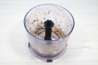 Хорошо измельчить блендером.