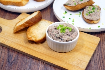 Паштет из печени налима готов. Можно подавать к столу.