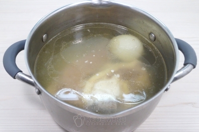 Снять пену. Убавить огонь. Варить 1,5 часа на медленном огне.