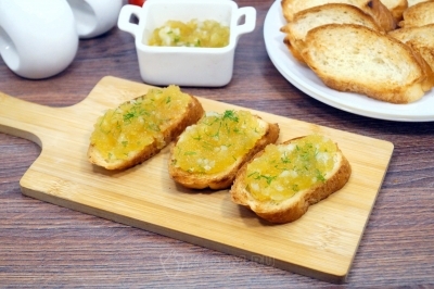 Бутерброды с щучьей икрой готовы. Сразу подавать к праздничному столу.