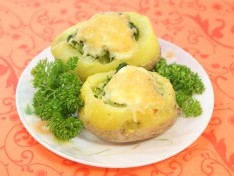 Картофель фаршированный брокколи