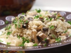 Рис с грибами в горшочке
