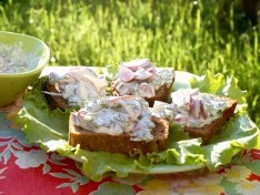 Бутерброды с зеленью и редисом - рецепт
