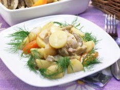 Тушеная курица с картофелем и грибами - рецепт