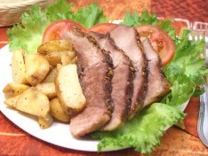 Запеченное мясо с картофелем «Мужской подход»