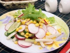 Салат из редиса и огурцов