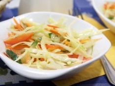 Овощной салат с капустой