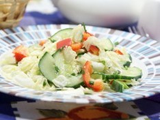 Овощной салат с пекинской капустой