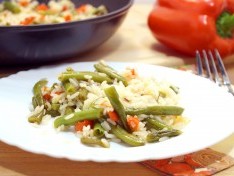 Рис с овощами и стручковой фасолью