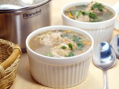 Гречневый суп с мясными клецками