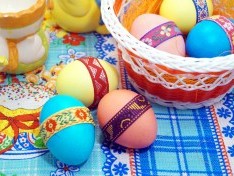 Крашеные яйца «Тесёмочки»