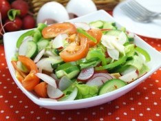 Овощной салат из свежих овощей с редисом