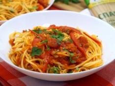 Спагетти в томатном соусе