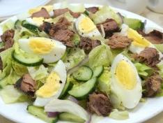 Салат с тунцом и яйцом