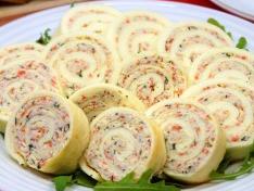 Яичный рулет с крабовыми палочками