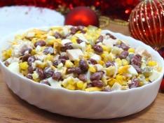 Новогодний салат с фасолью и копченым куриным филе Бобовый карнавал