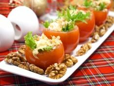 Фаршированные помидоры с сыром и орехами