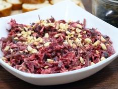 Салат со свеклой и морской капустой