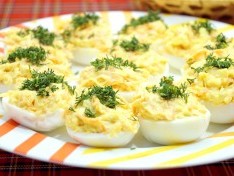 Фаршированные яйца с сыром - рецепт