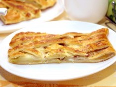 Пирог с яблоками из слоеного теста - рецепт