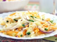 Простой салат из пекинской капусты - рецепт