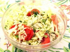 Салат из капусты с помидорами - рецепт