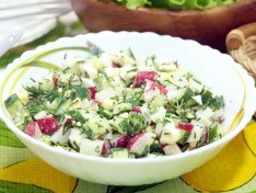 Салат с редисом, огурцом и яйцом - рецепт