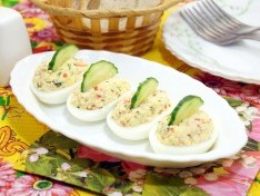 Яйца фаршированные крабовыми палочками - рецепт