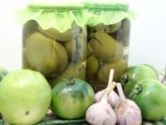 Зеленые помидоры с чесноком и зеленью на зиму - рецепт