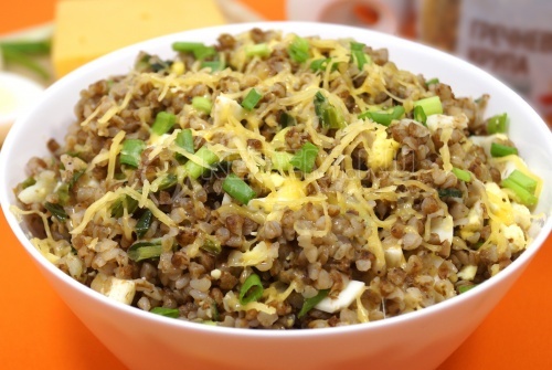 Гречневая каша с сыром и зеленью