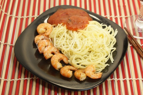 Креветки и спагетти