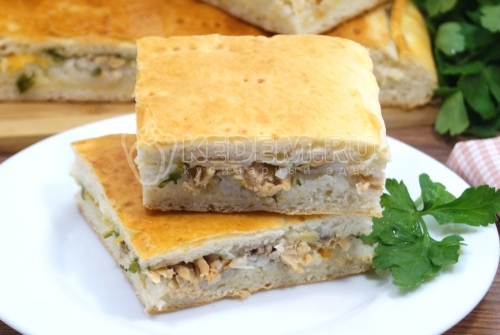 Пирог с рыбными консервами